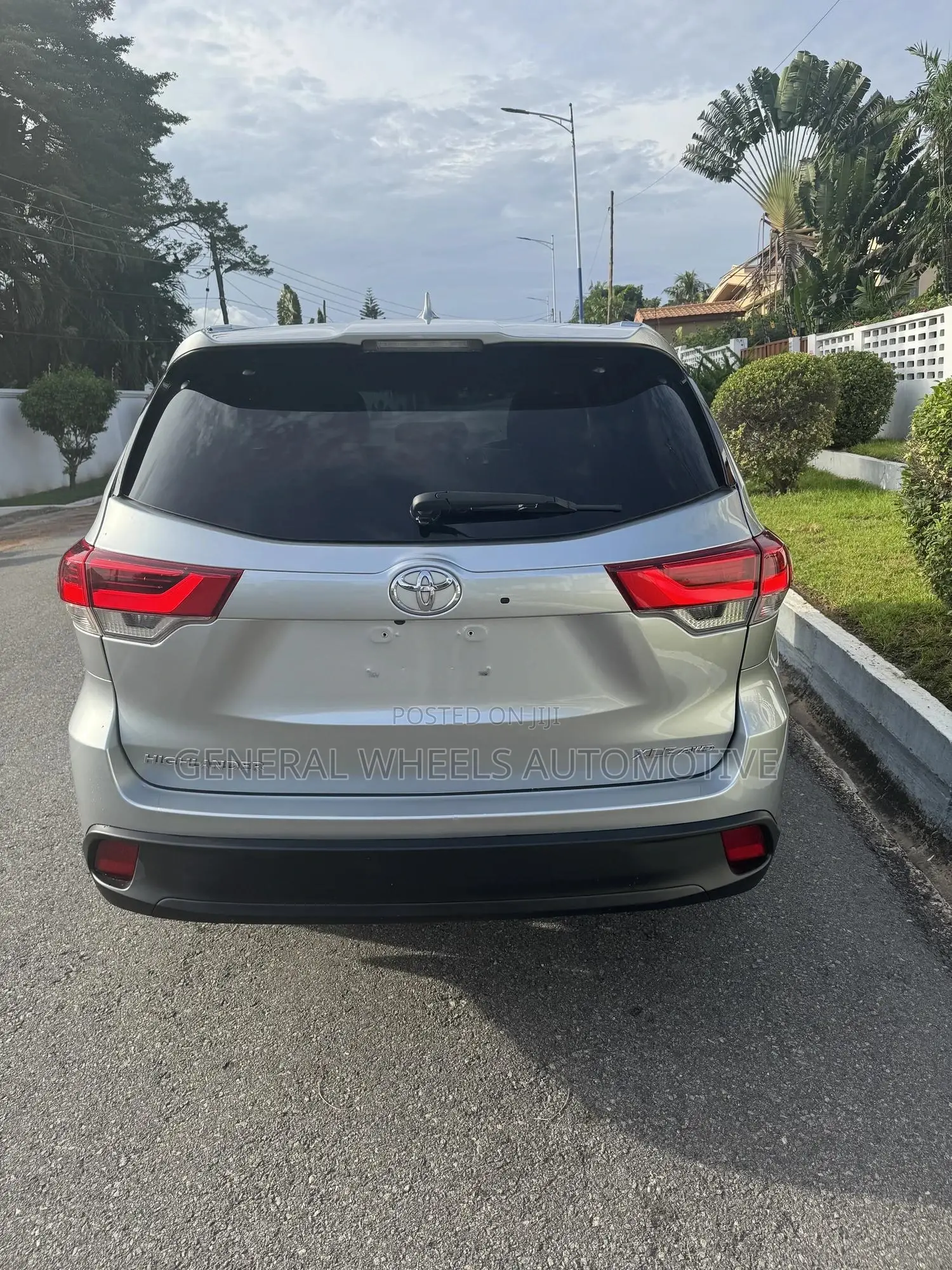 Toyota Highlander XLE 4x4 V6 (3.5L 6cyl 8A) 2018 Silver