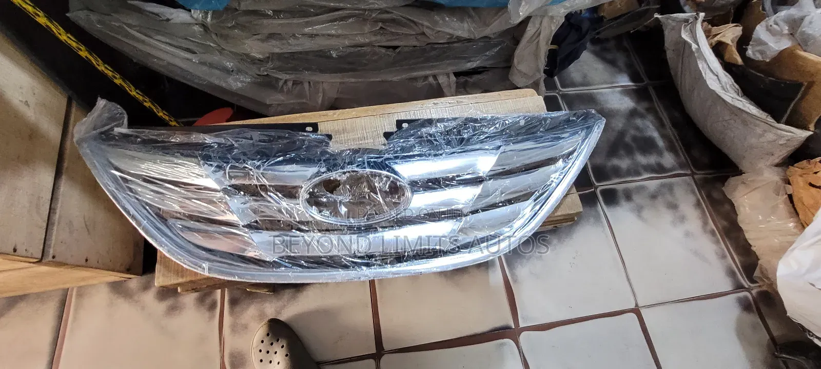 Hyundai Sonata 2011,2012,2013 Front Shell/Top Grille