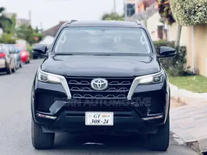 Photo - Toyota Fortuner 2.5 D RWD 2023 Black