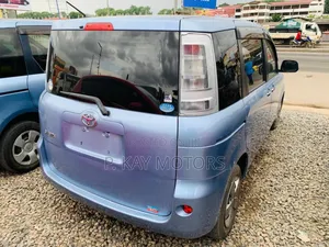 Toyota Sienta 1.5 FWD 2012 Blue