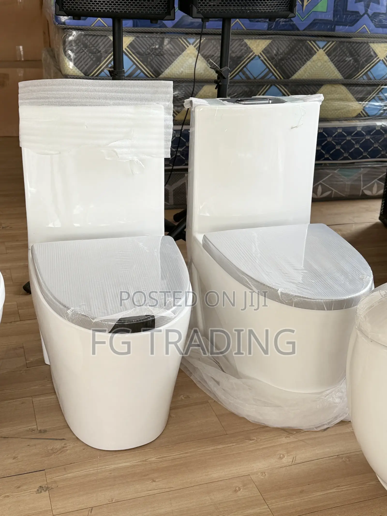 Combined Water Closet _ Colored Toilet Seat