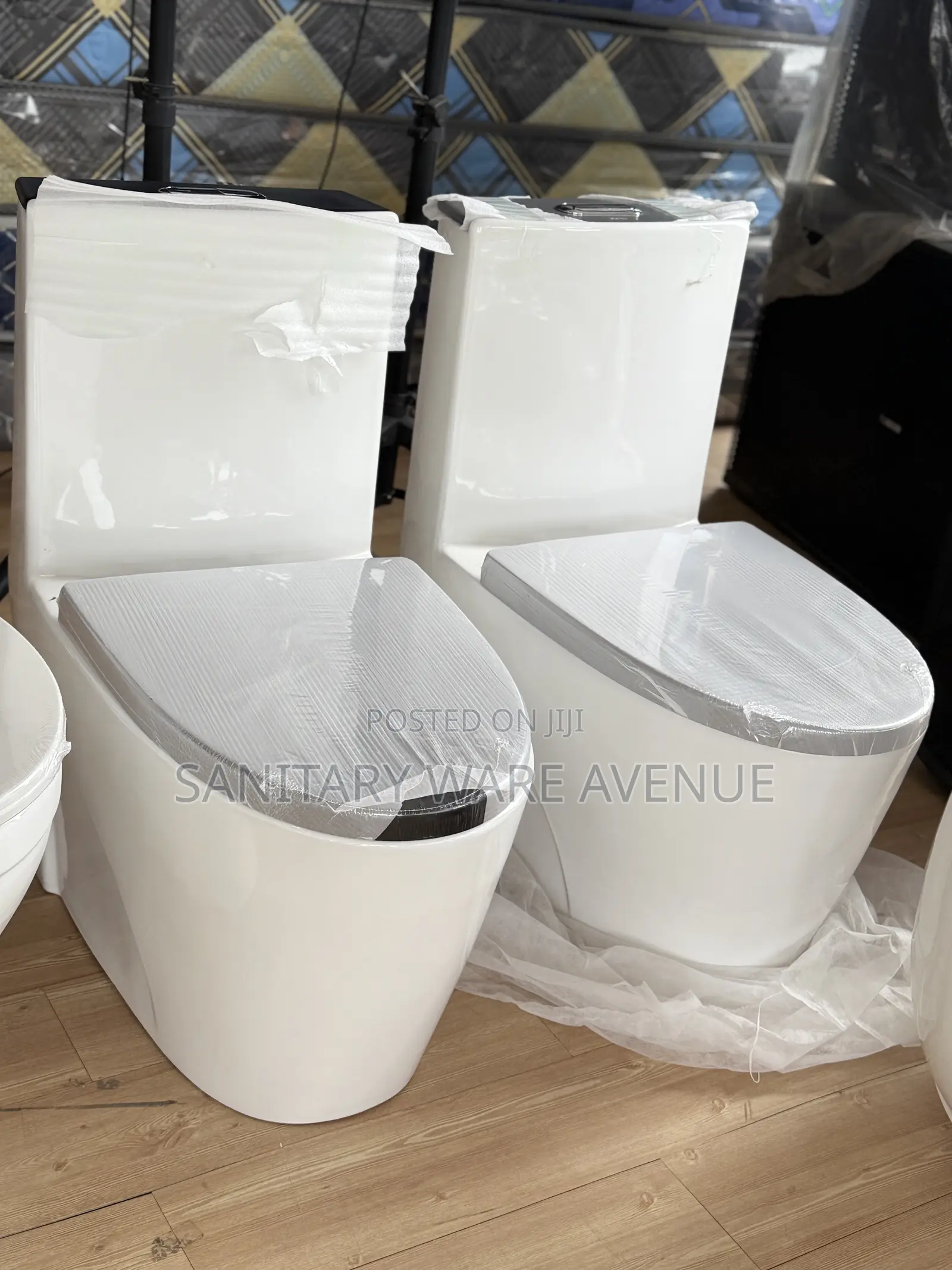 Combined Water Closet _ Colored Toilet Seat