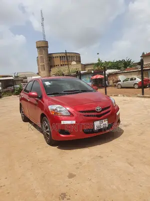 Photo - Toyota Yaris 2008 White