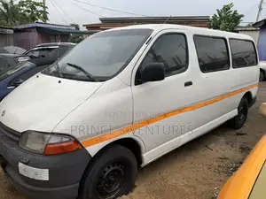 Photo - Toyota HiAce 2006 White