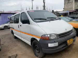 Photo - Toyota HiAce 2006 White