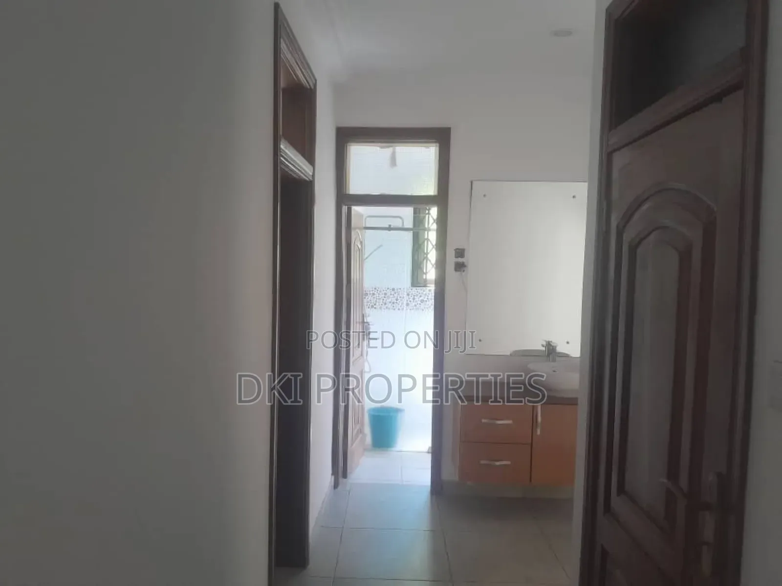 8bdrm House in Dki Properties, Community 25 for sale