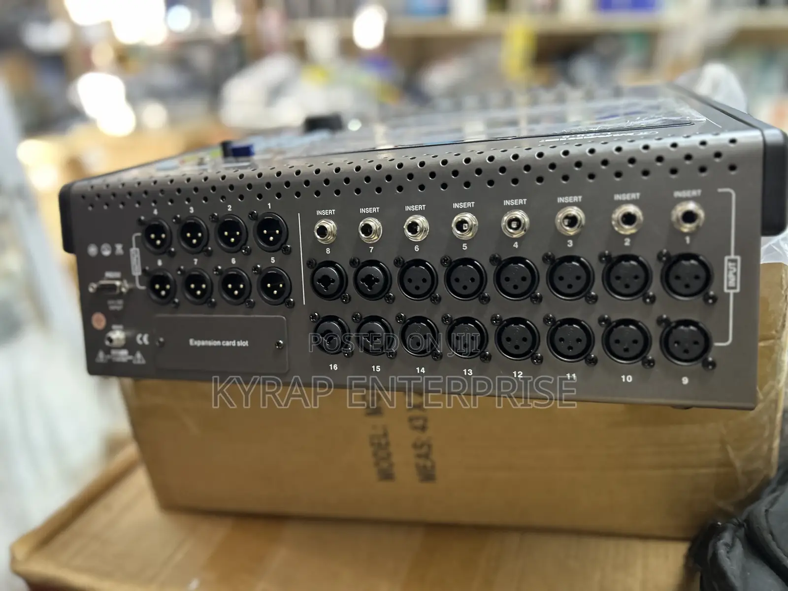Mackie L20.8 Digital Mixer