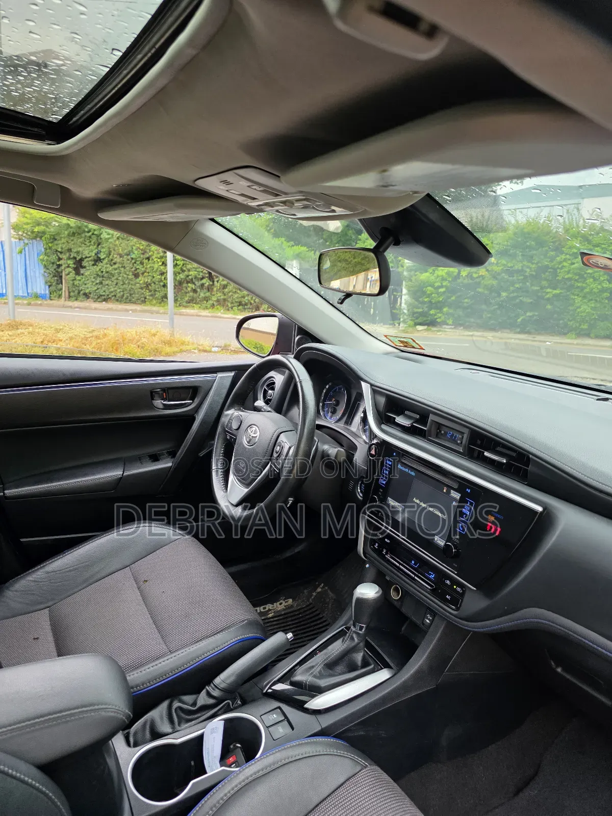 Toyota Corolla SE (1.8L 4cyl 2A) 2018 Red