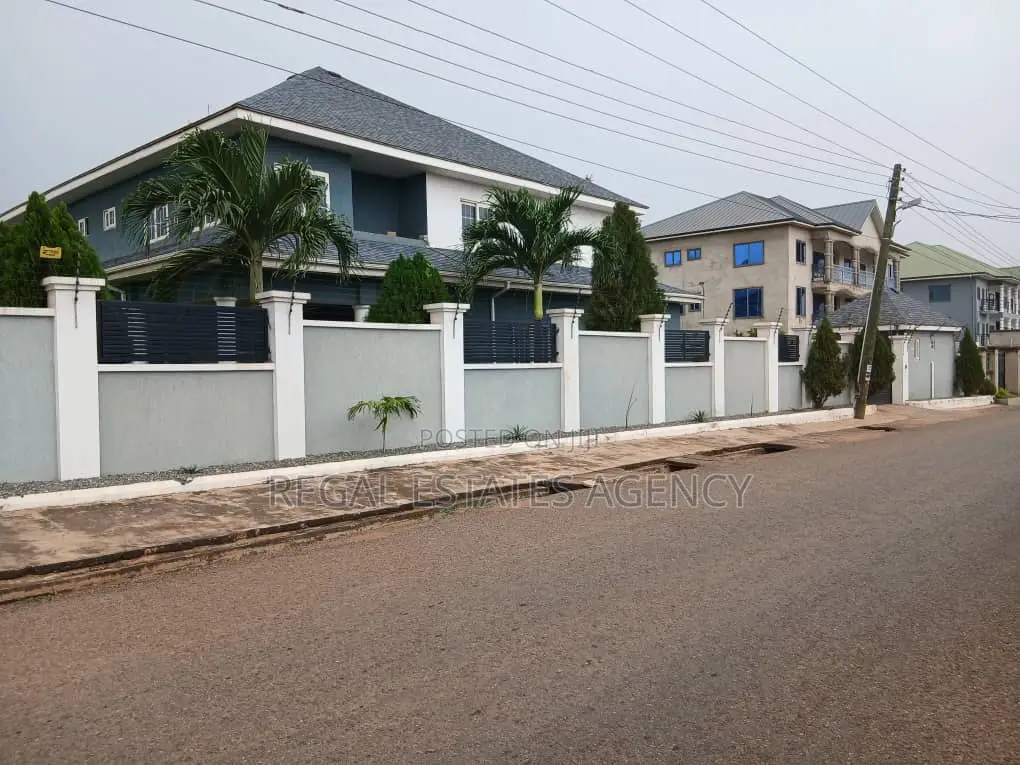 5bdrm House in Oyarifa Aburi Road for sale