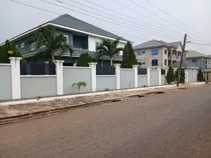 5bdrm House in Oyarifa Aburi Road for sale