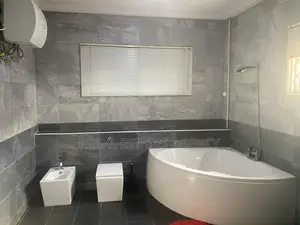 5bdrm House in Oyarifa Aburi Road for sale