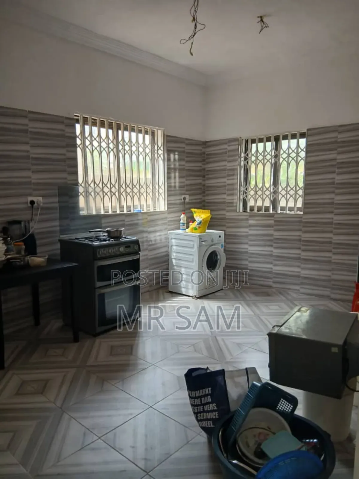 4bdrm House in Red-Top, West Hills Mall Area for sale