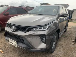Photo - Toyota Fortuner 2017 Silver