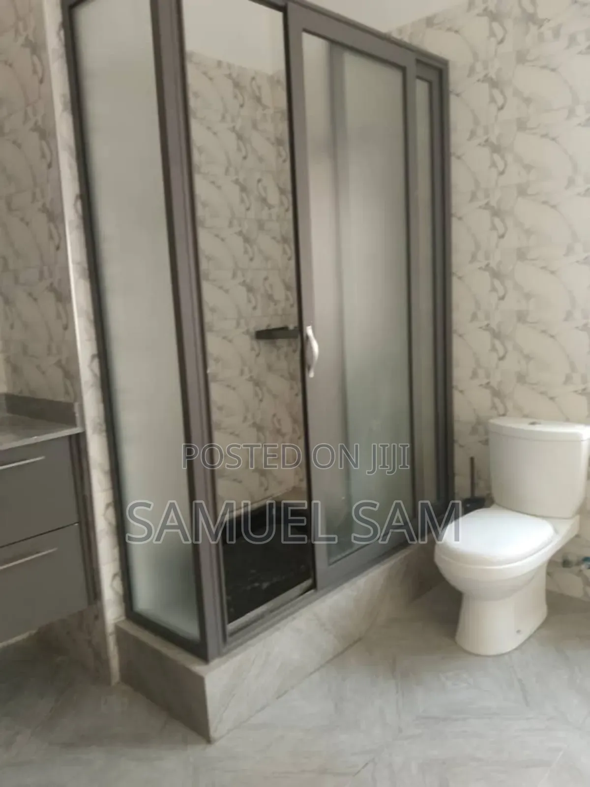 5bdrm House in May Flower, Tema Metropolitan for rent