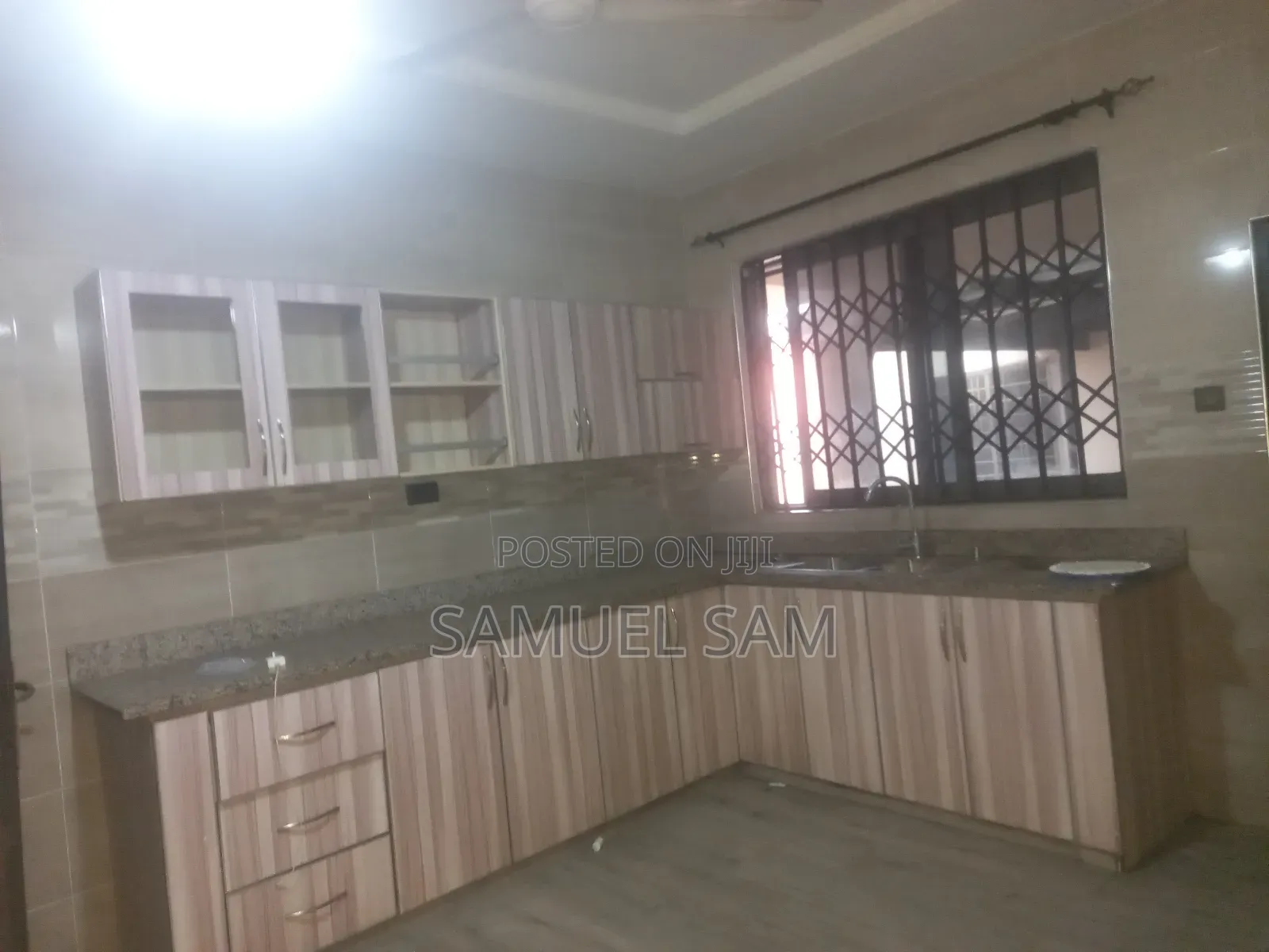3bdrm House in Complex School, Tema Metropolitan for rent