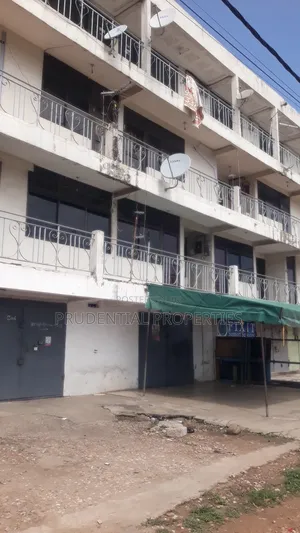 20bdrm Block of Flats in Odorkor for sale