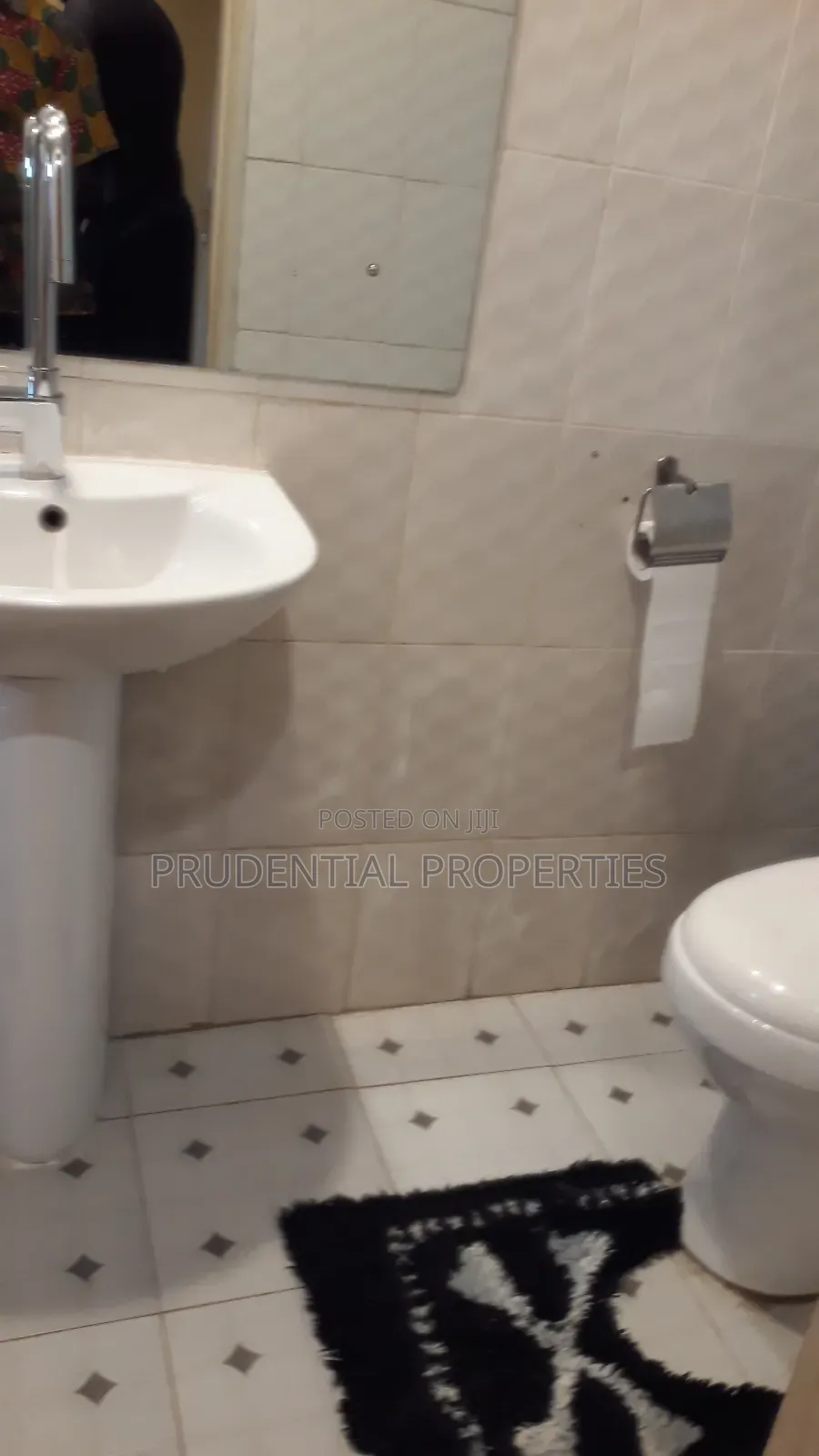 20bdrm Block of Flats in Odorkor for sale