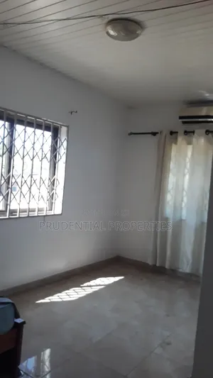 20bdrm Block of Flats in Odorkor for sale