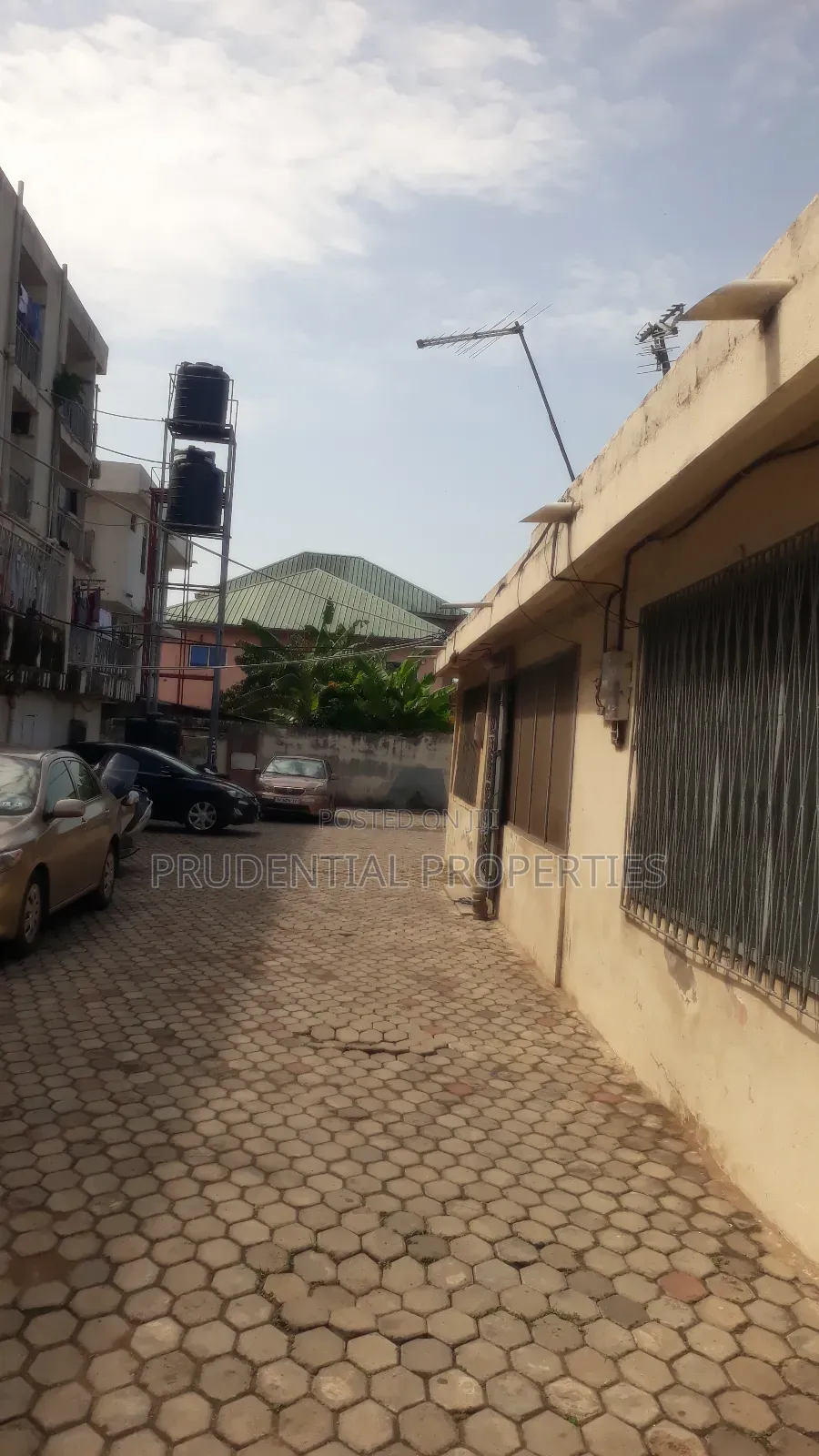 20bdrm Block of Flats in Odorkor for sale