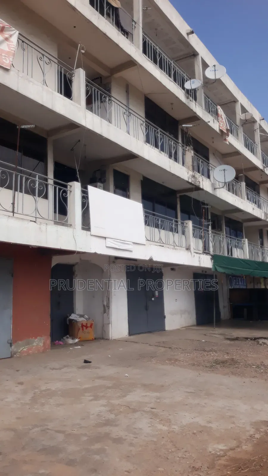 20bdrm Block of Flats in Odorkor for sale