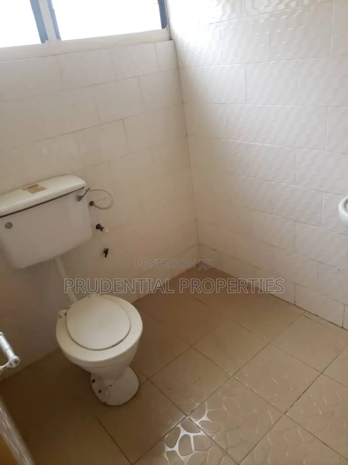 20bdrm Block of Flats in Odorkor for sale