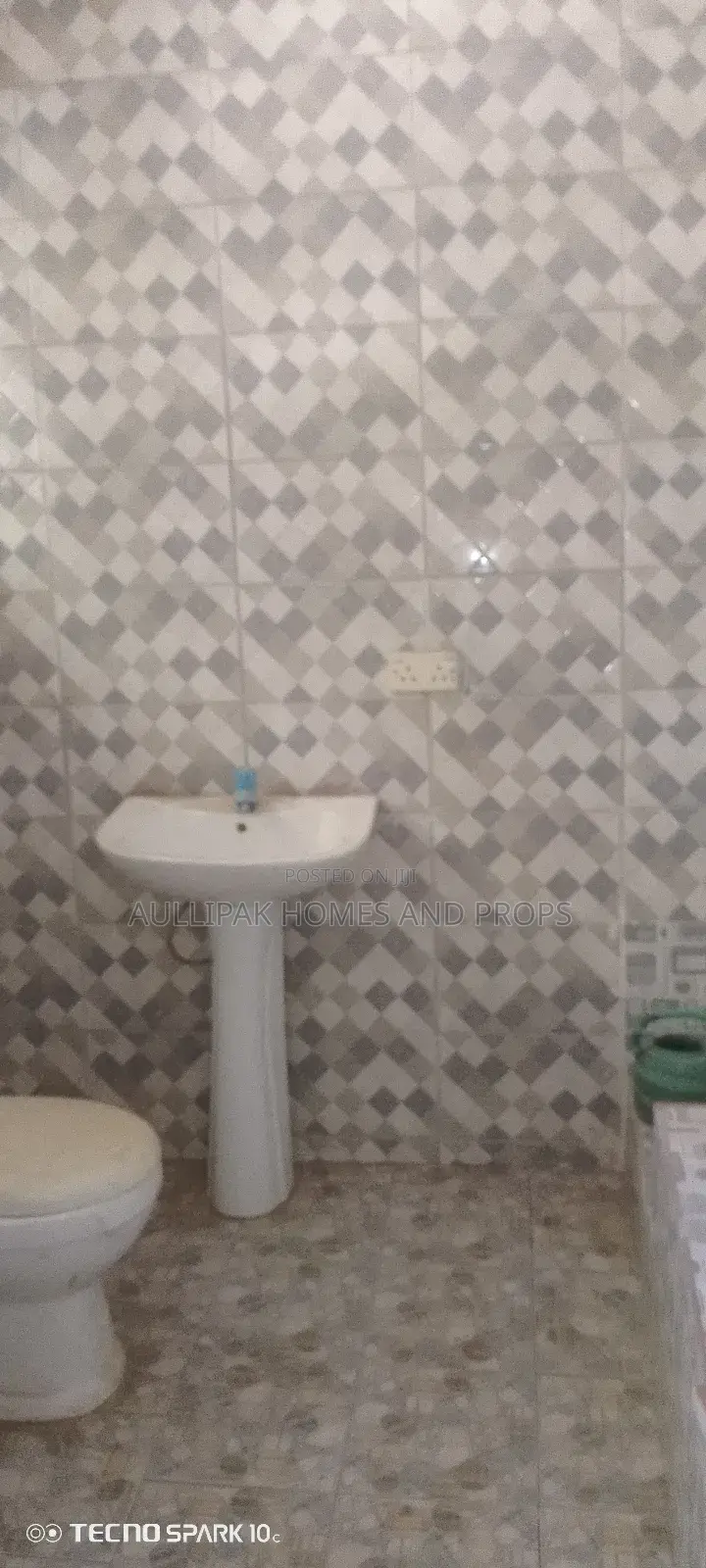 2bdrm Apartment in Lakeside, Adjiriganor for rent