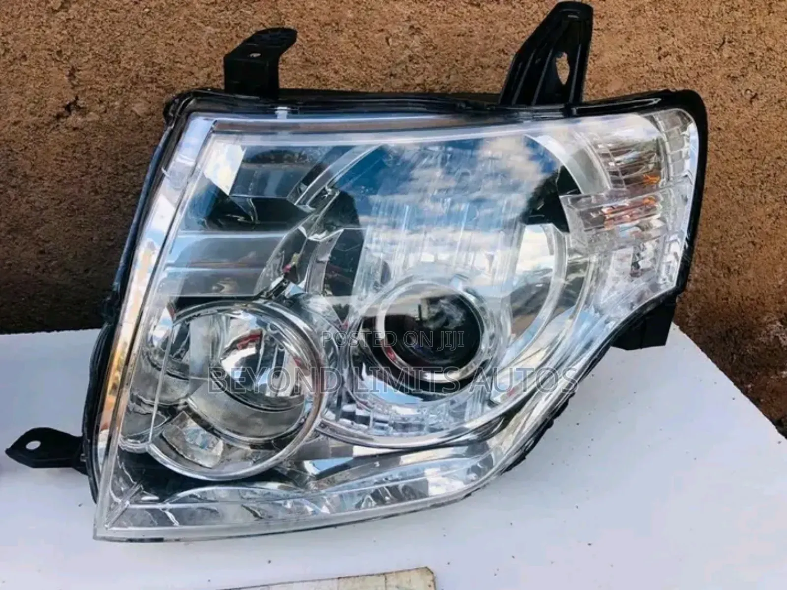 Mitsubishi Pajero 2015,2016,2017,2018 Headlight/Headlamp