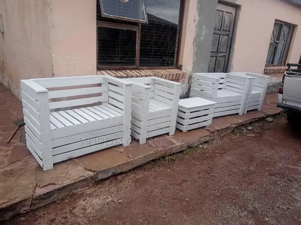 Pallets Chairs for Sale