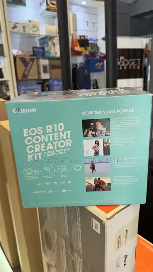 Canon Eos R10 Content Creator Kit With Stereo Mic and Tripod