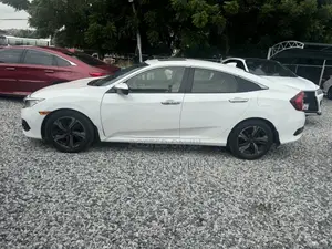 Photo - Honda Civic Touring Sedan 2018 White