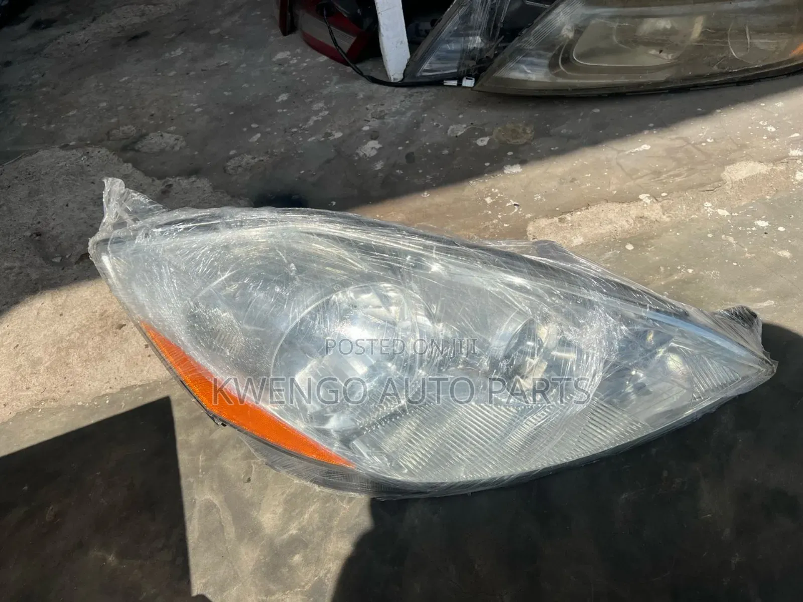 Toyota Sienna Headlight Pair