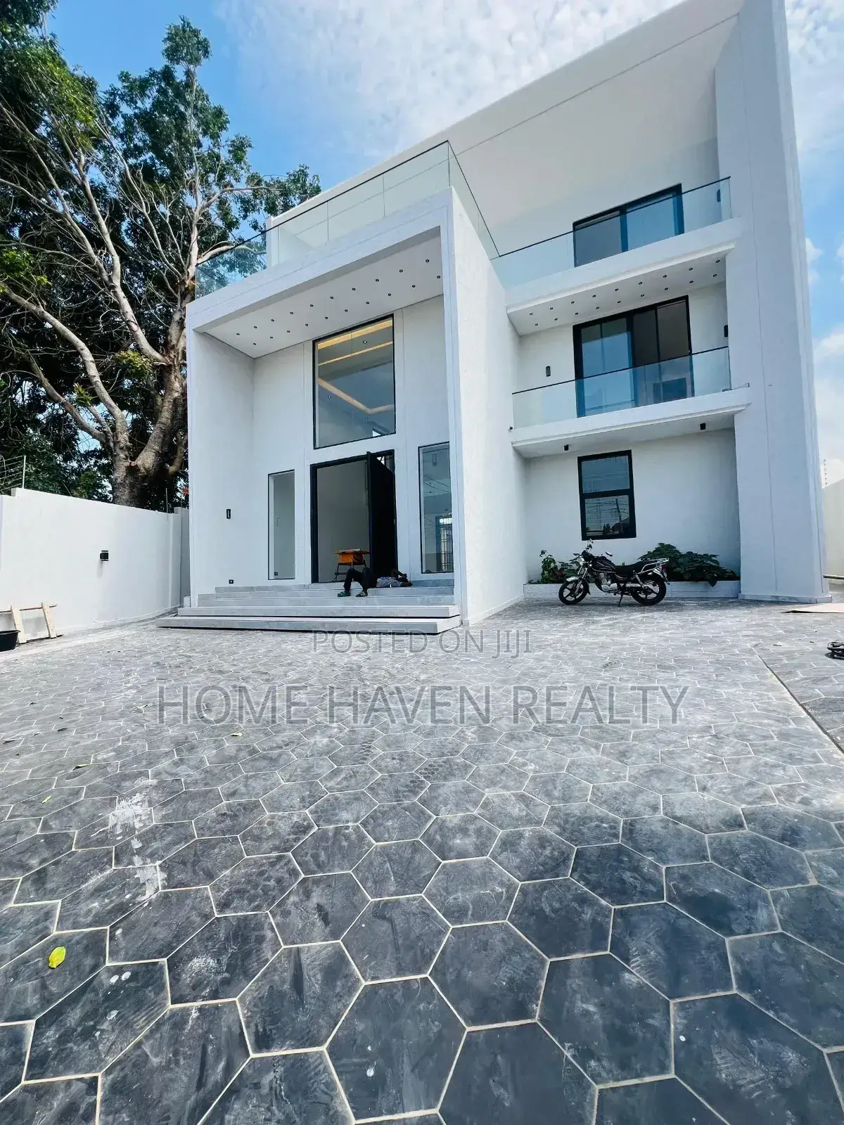 6bdrm House in Mempeasem, East Legon for sale