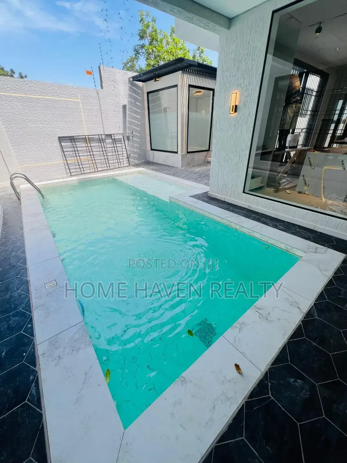 6bdrm House in Mempeasem, East Legon for sale
