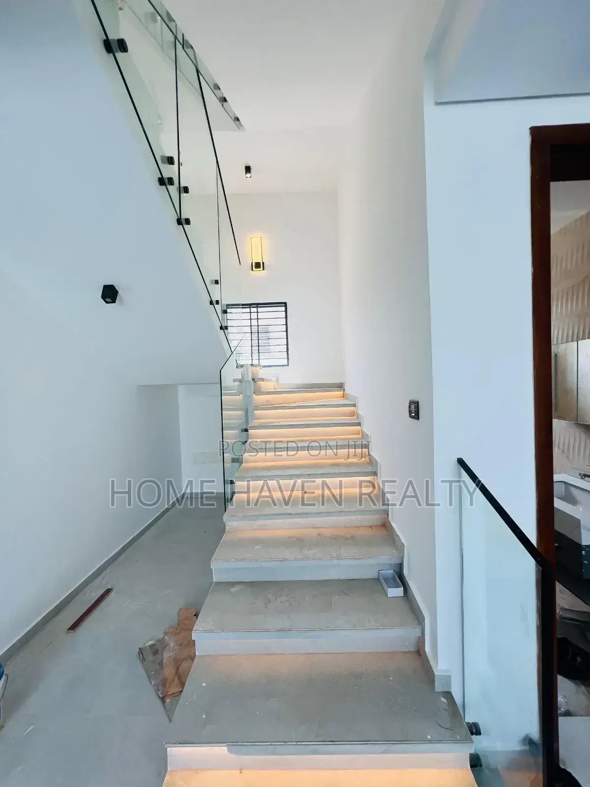 6bdrm House in Mempeasem, East Legon for sale
