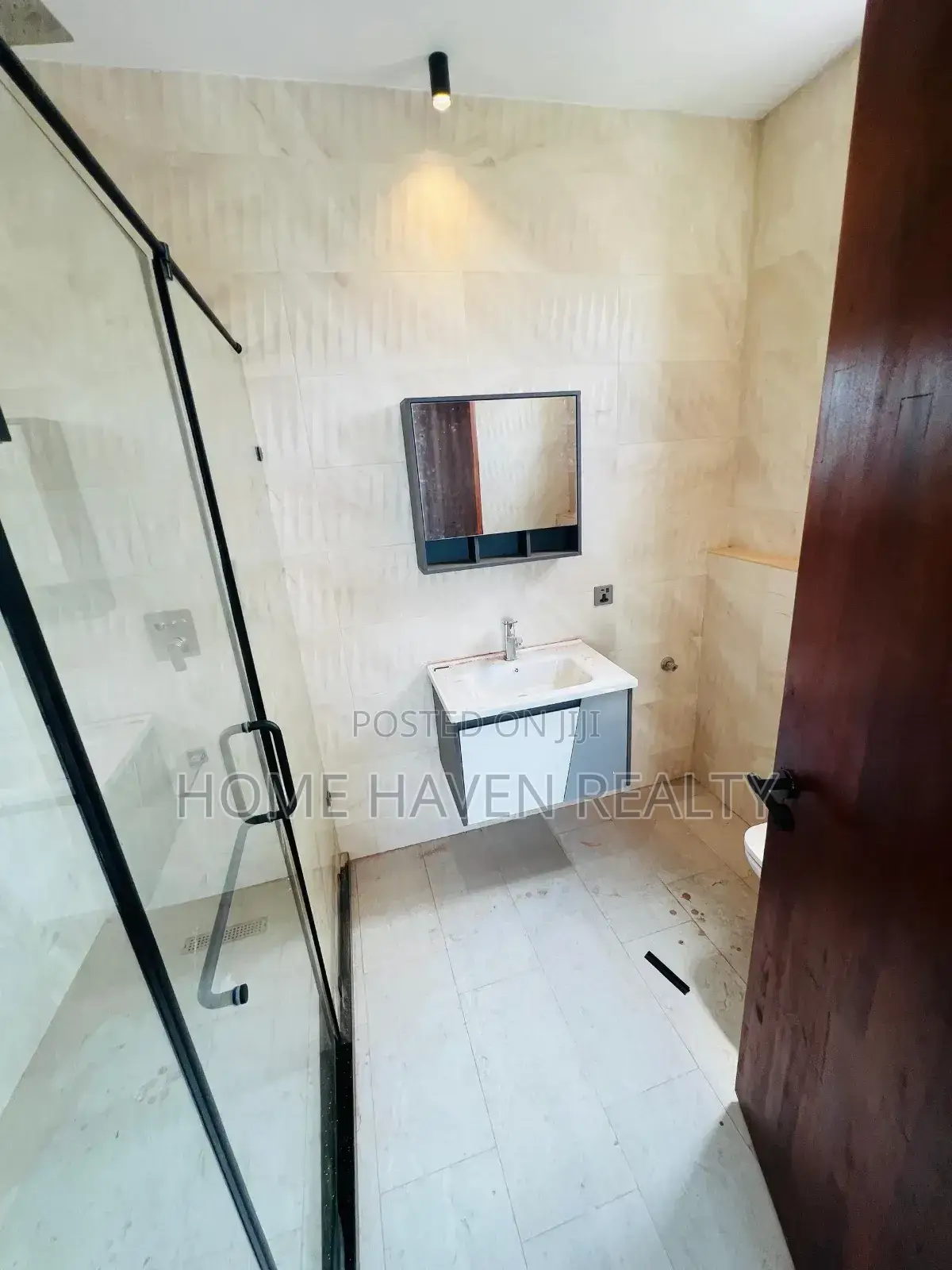 6bdrm House in Mempeasem, East Legon for sale
