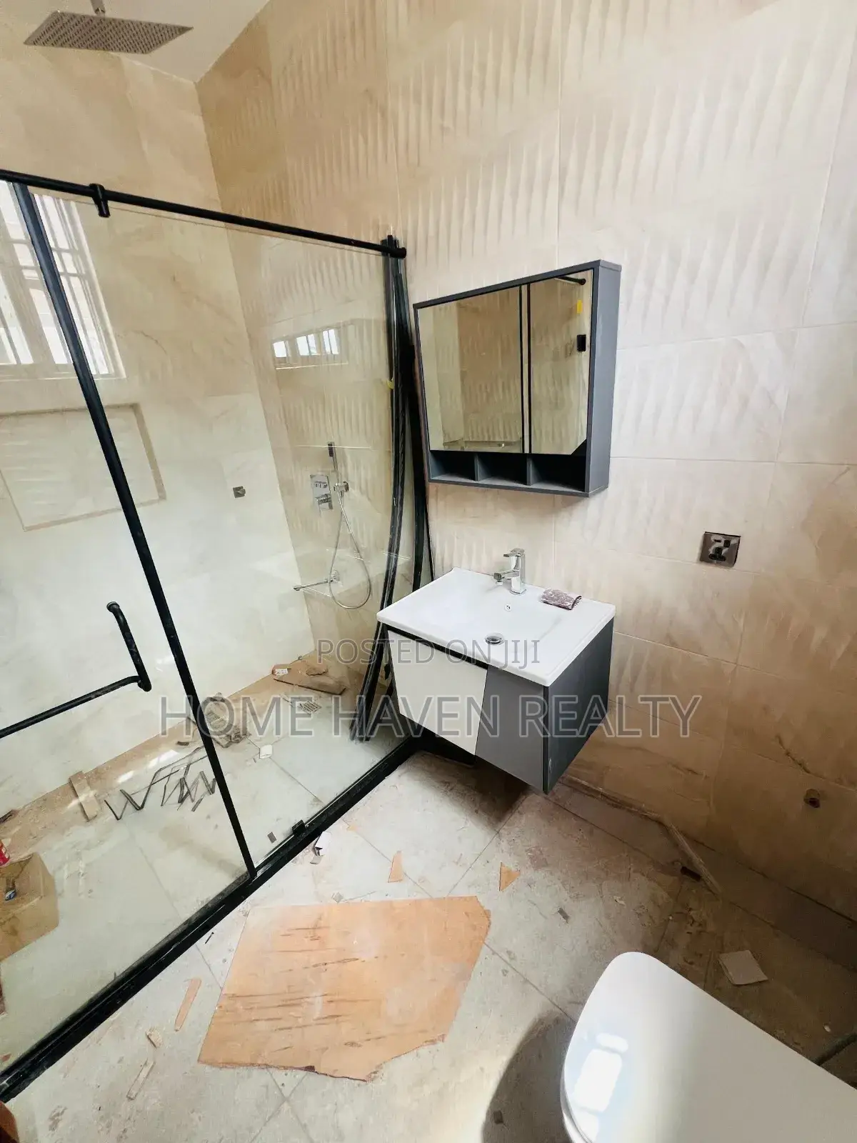 6bdrm House in Mempeasem, East Legon for sale