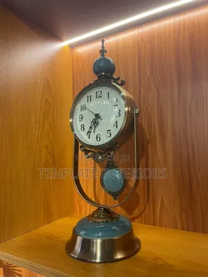 Vintage Mantel Clock With Swinging Pendulum