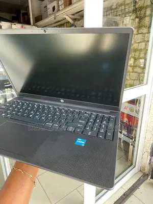 New Laptop HP 4GB Intel Core I3 SSD 512GB