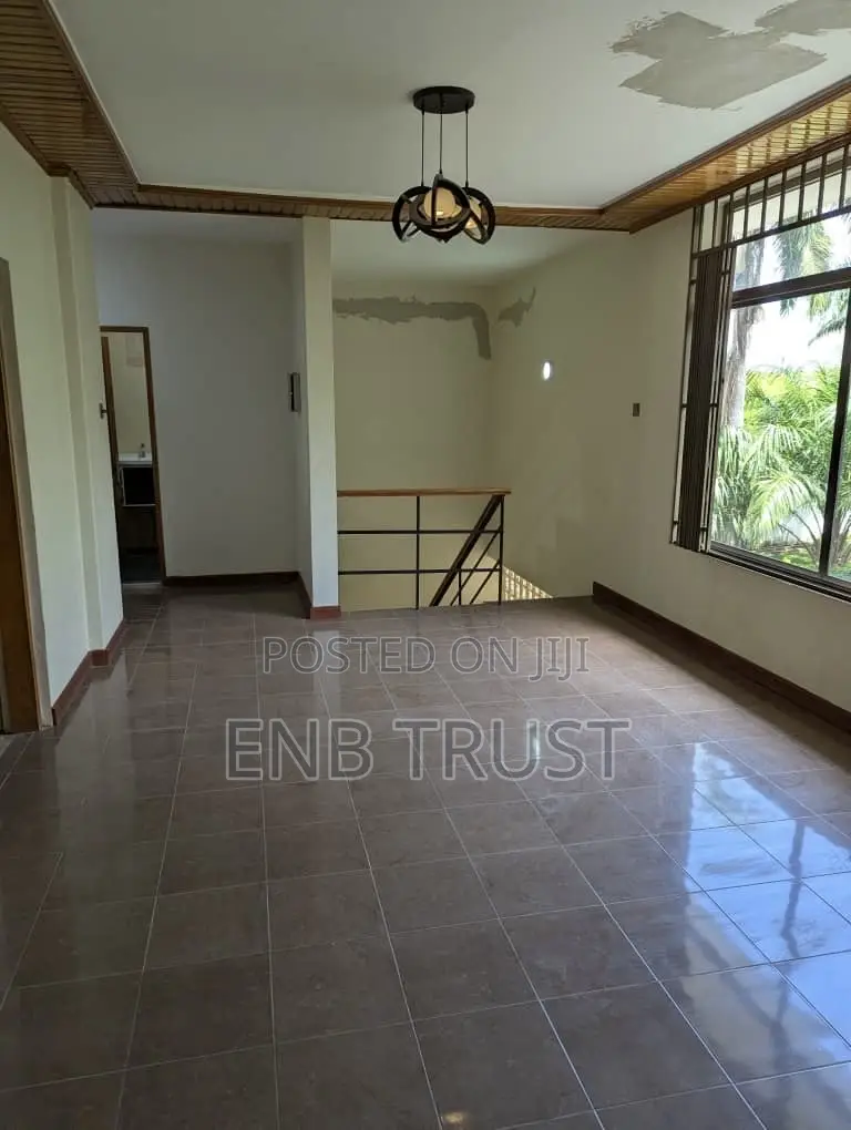8 Bedrms on 1 Acre of Land Rent at Cantonments