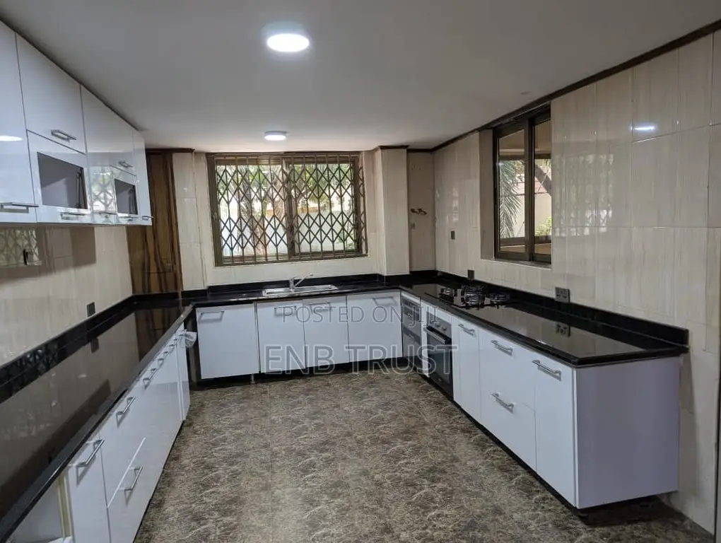 8 Bedrms on 1 Acre of Land Rent at Cantonments