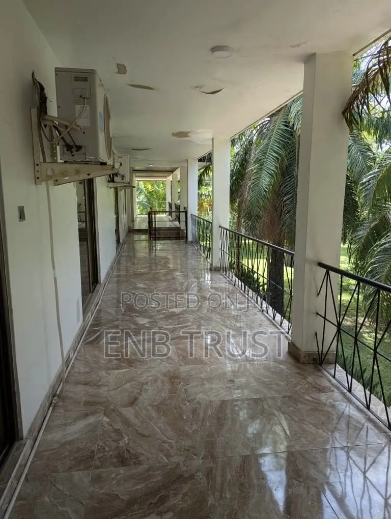 8 Bedrms on 1 Acre of Land Rent at Cantonments