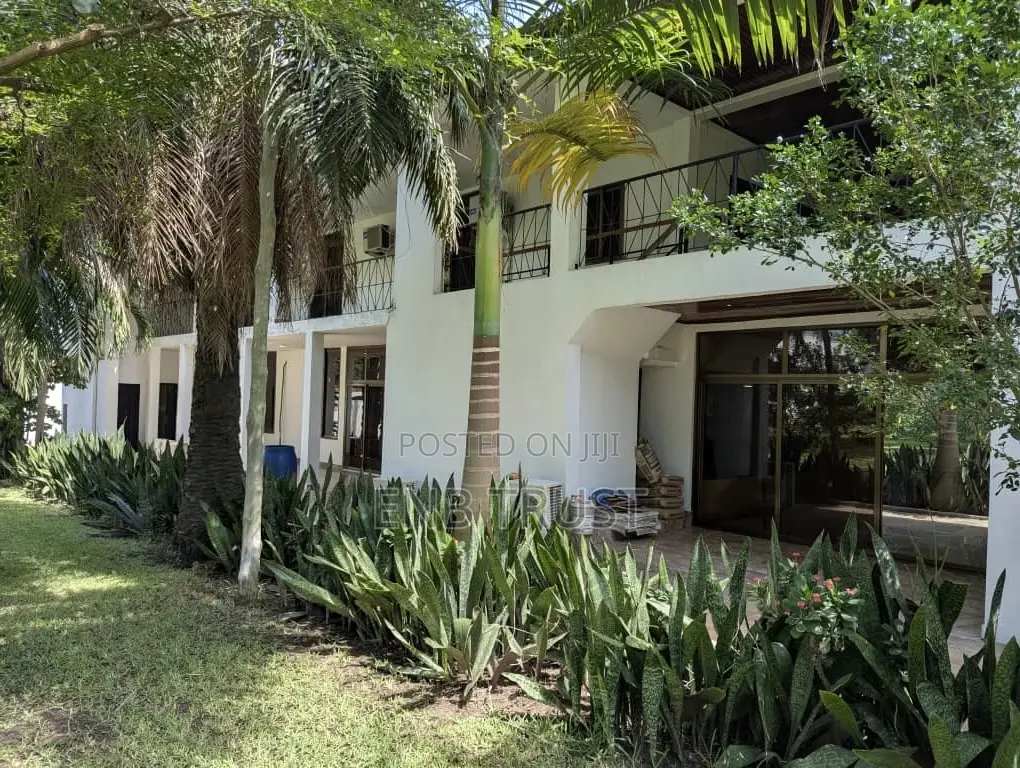 8 Bedrms on 1 Acre of Land Rent at Cantonments