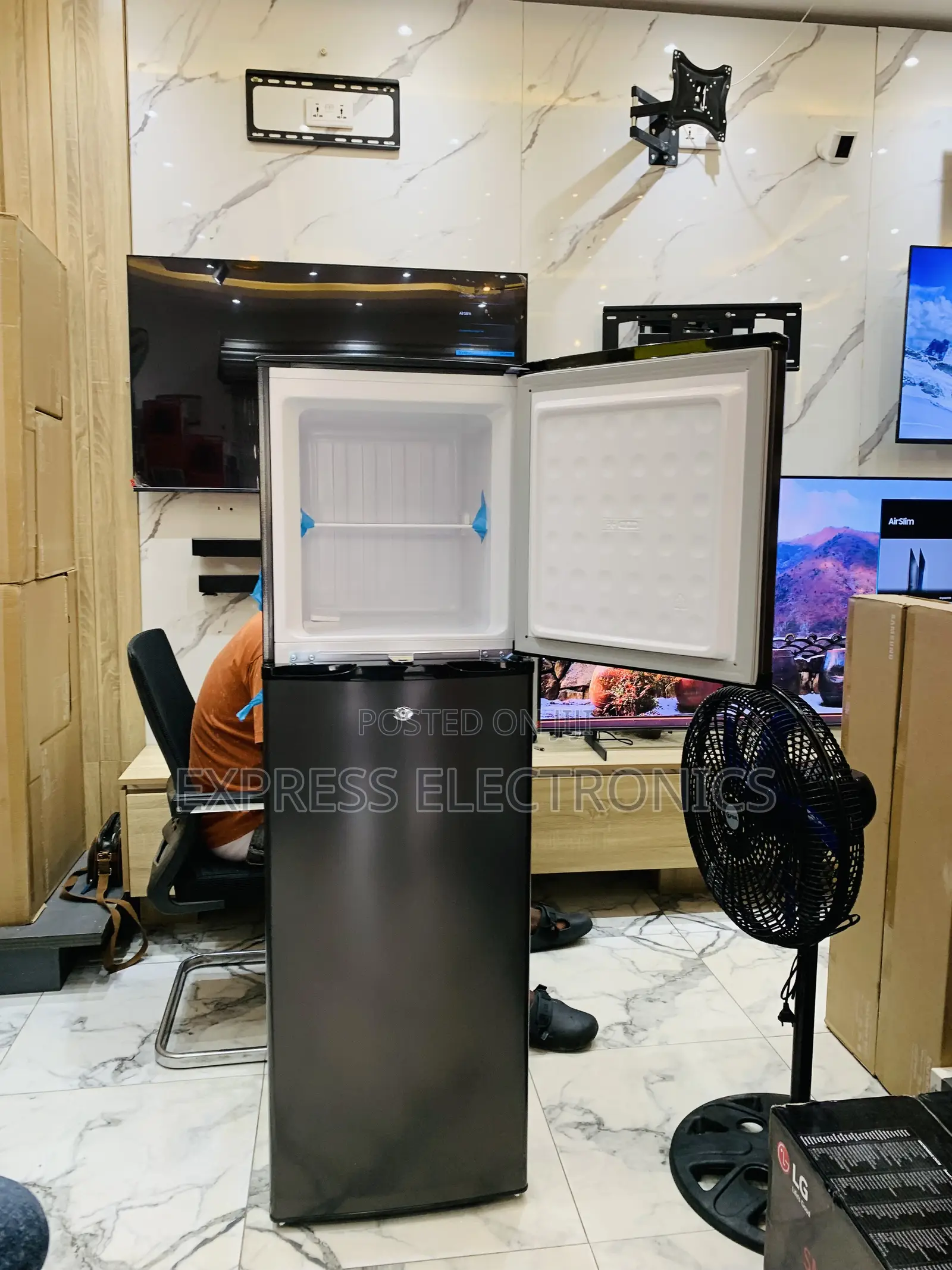 Ultra Modern Pearl 165l Fridge Top Freezer