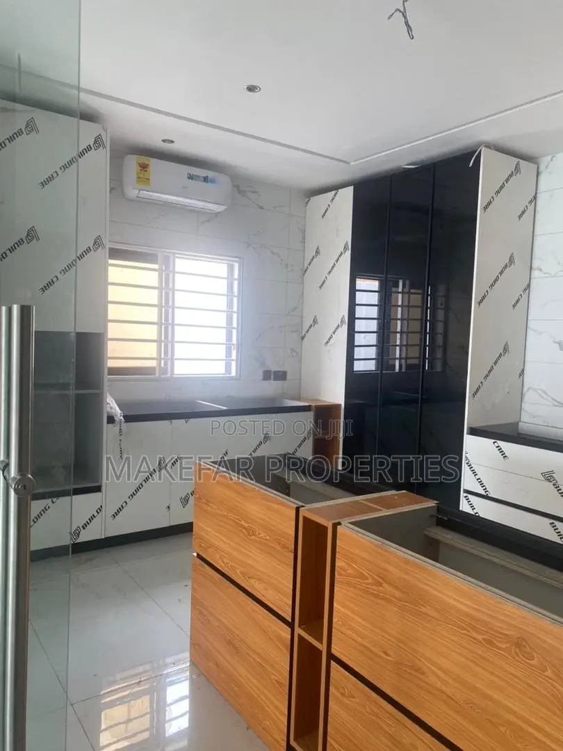 4bdrm House in Ashaley Botwe for sale