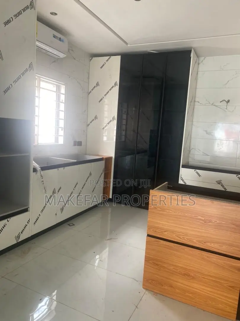 4bdrm House in Ashaley Botwe for sale