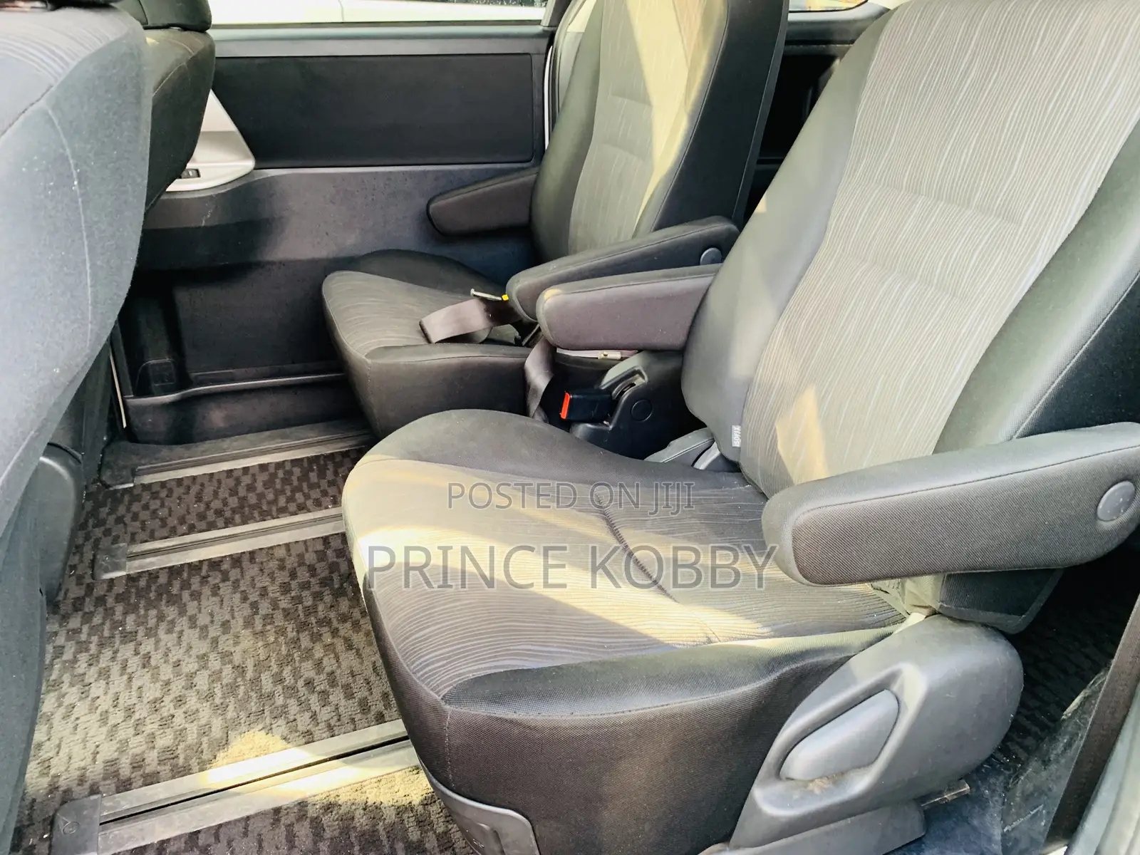 Toyota Voxy 2011 White in Kaneshie - Cars, Prince Kobby | Jiji.com.gh