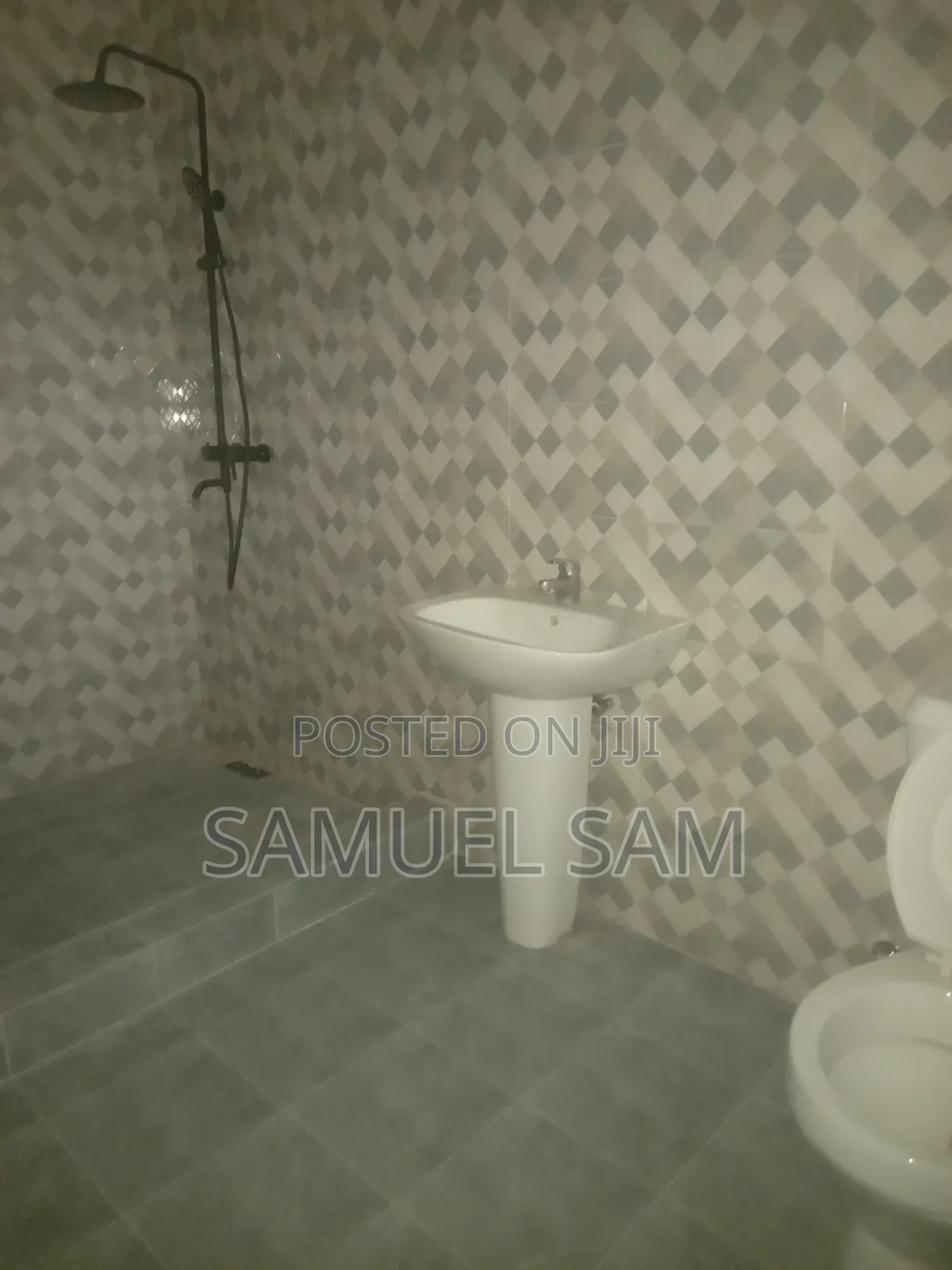 10bdrm House in Rama, Tema Metropolitan for rent