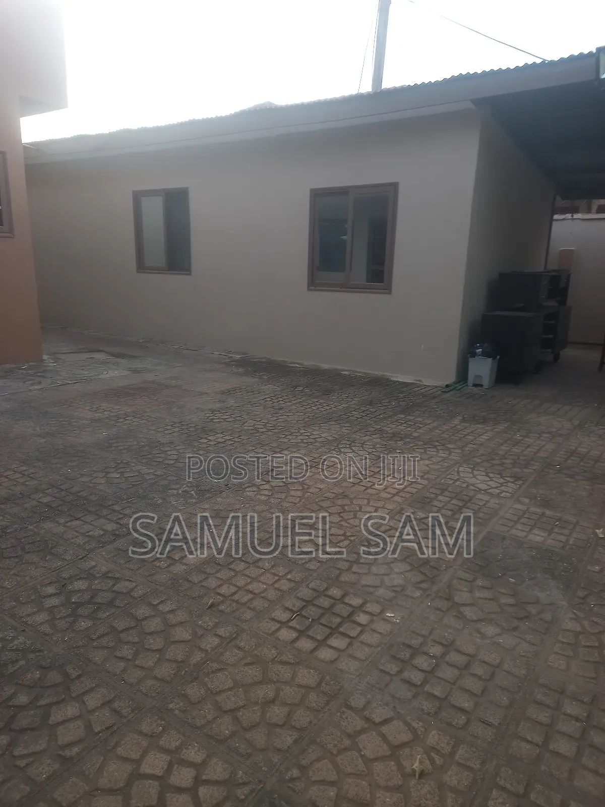 10bdrm House in Rama, Tema Metropolitan for rent