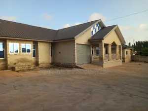 8bdrm House in Anwiaa ( Near Tafo, Kumasi Metropolitan for sale