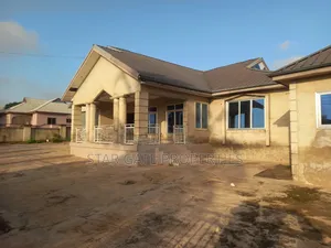 8bdrm House in Anwiaa ( Near Tafo, Kumasi Metropolitan for sale
